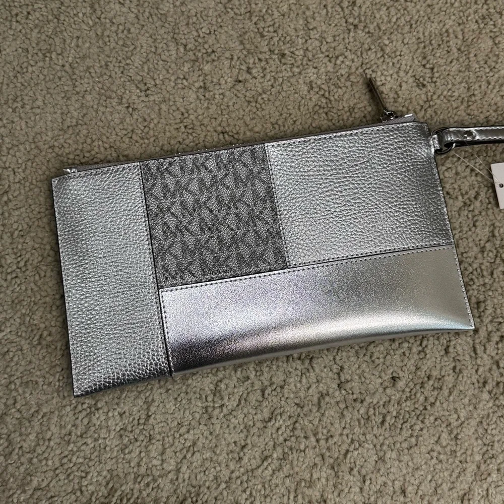 NWT Michael Kors Jet Set Travel Large Studded Metallic Silver Patchwork Wristlet